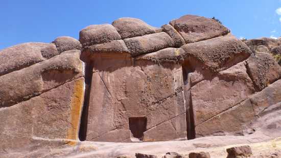 Aramu Muru, portales Naupa Huaca en Perú
