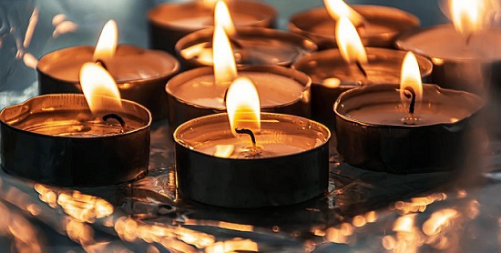 Ritual con velas doradas
