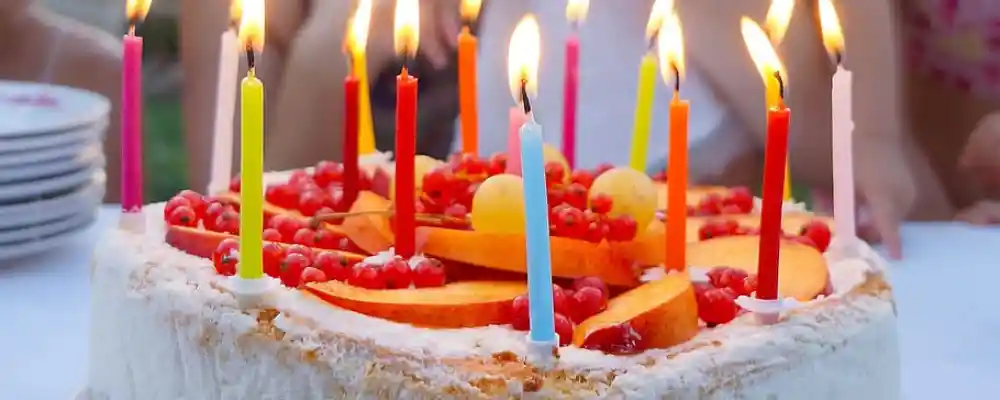 Descubre el origen del pastel de cumpleaños